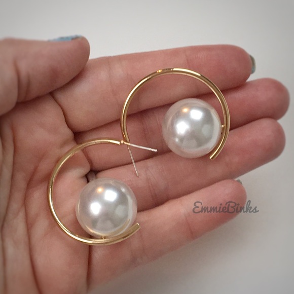 ✨(3for$38) New Anthro Chunky Pearl Accented Hoop Earrings - Picture 8 of 11